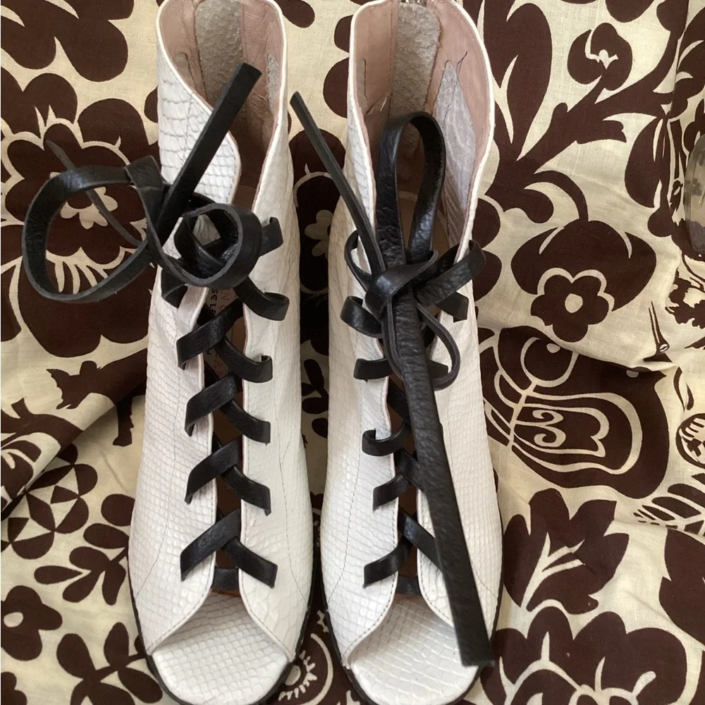 💗 KRISTIN CAVALLARI ankle boots 7.5 white Layton snakeskin peep toe EUC
